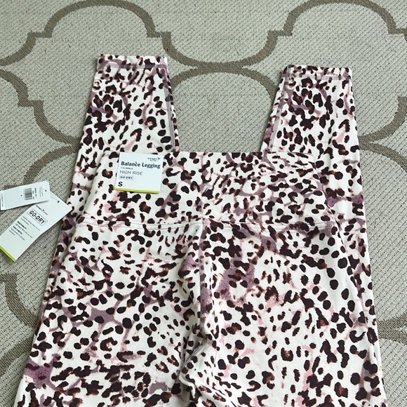 Old Navy balance high rise Pink cheetah 7/8 ankle go-dry Leggings size small - Picture 13 of 14